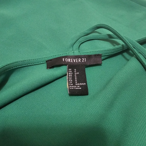 Green Sleeveless Blouse - Picture 8 of 9